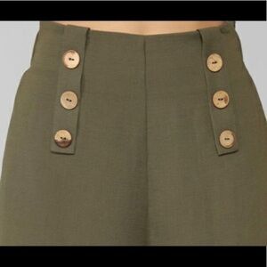 Haute Monde High waisted shorts Size Small Olive Green.